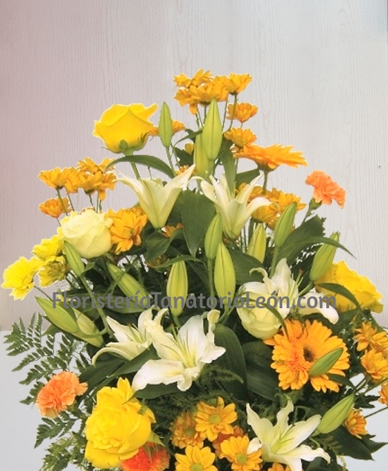 Ramo floral funerario en tonos amarillos